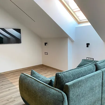 Luxury Old Town River Apartment *