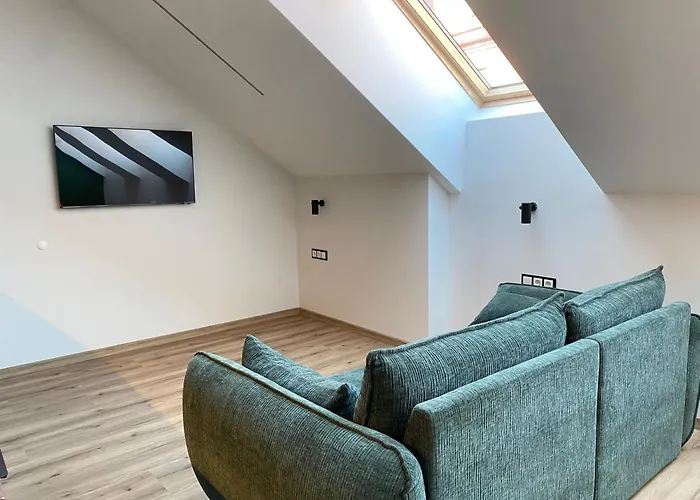 Luxury Old Town River Apartment *